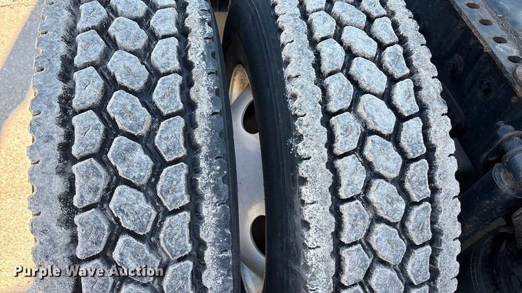 image for item FG1014 2016 Mack CXU613 semi truck