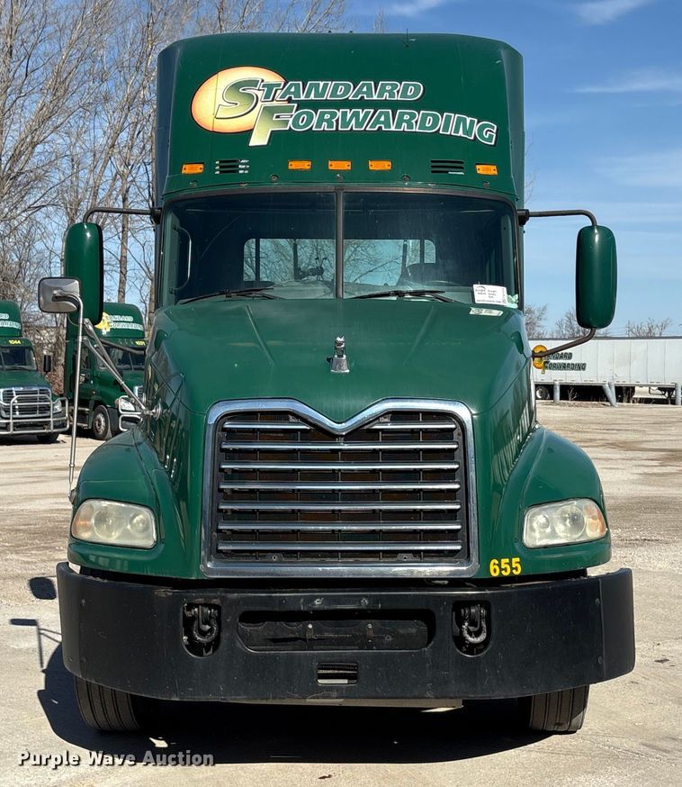 image for item FG1015 2016 Mack CXU613 semi truck