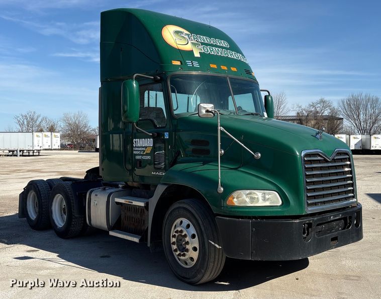 image for item FG1015 2016 Mack CXU613 semi truck