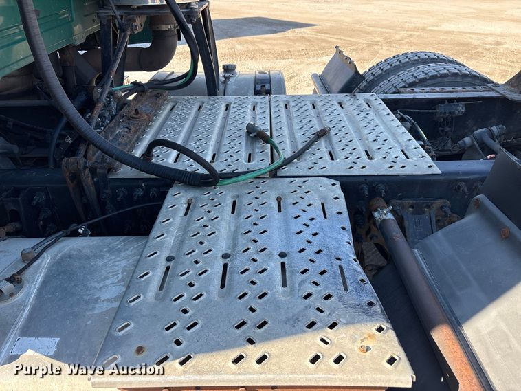 image for item FG1015 2016 Mack CXU613 semi truck