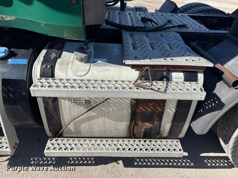 image for item FG1015 2016 Mack CXU613 semi truck