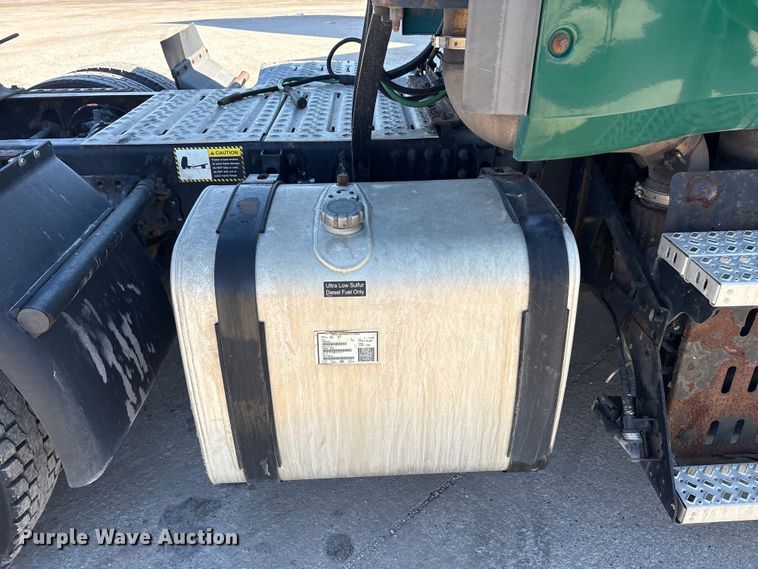 image for item FG1015 2016 Mack CXU613 semi truck