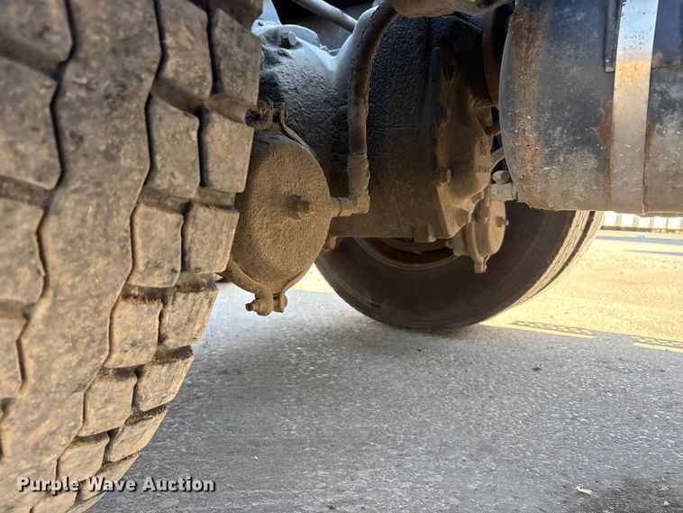 image for item FG1015 2016 Mack CXU613 semi truck