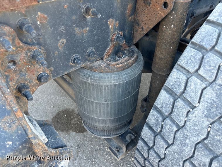 image for item FG1015 2016 Mack CXU613 semi truck