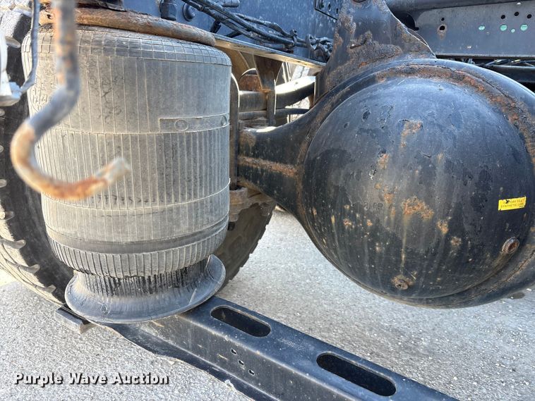 image for item FG1015 2016 Mack CXU613 semi truck