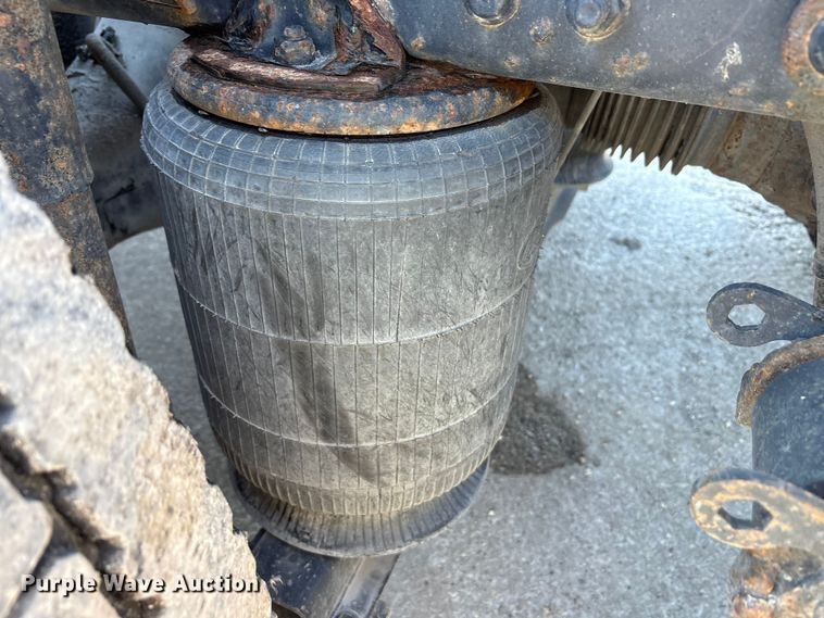 image for item FG1015 2016 Mack CXU613 semi truck