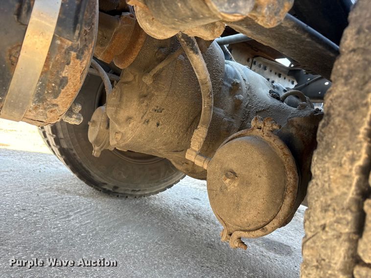 image for item FG1015 2016 Mack CXU613 semi truck