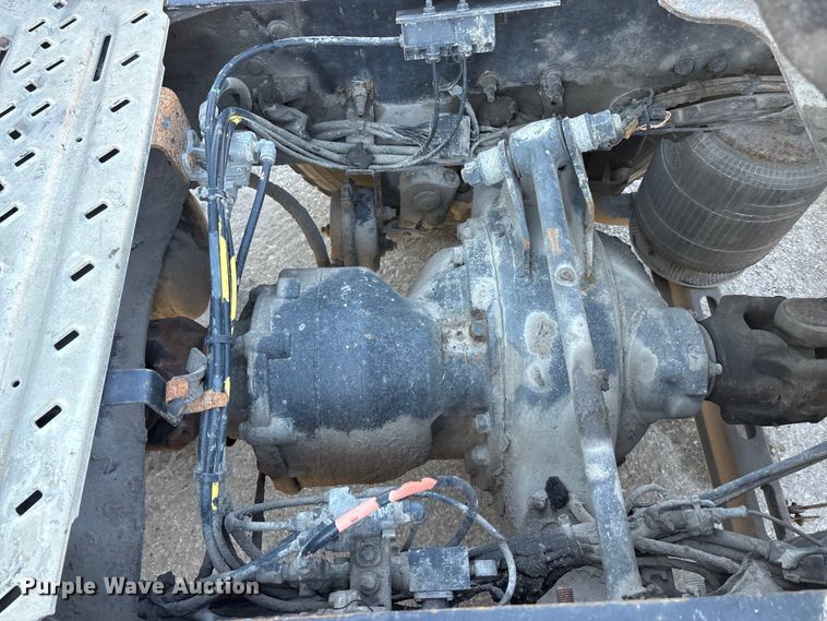 image for item FG1015 2016 Mack CXU613 semi truck