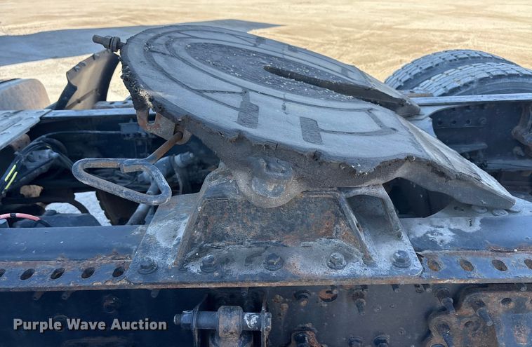 image for item FG1015 2016 Mack CXU613 semi truck