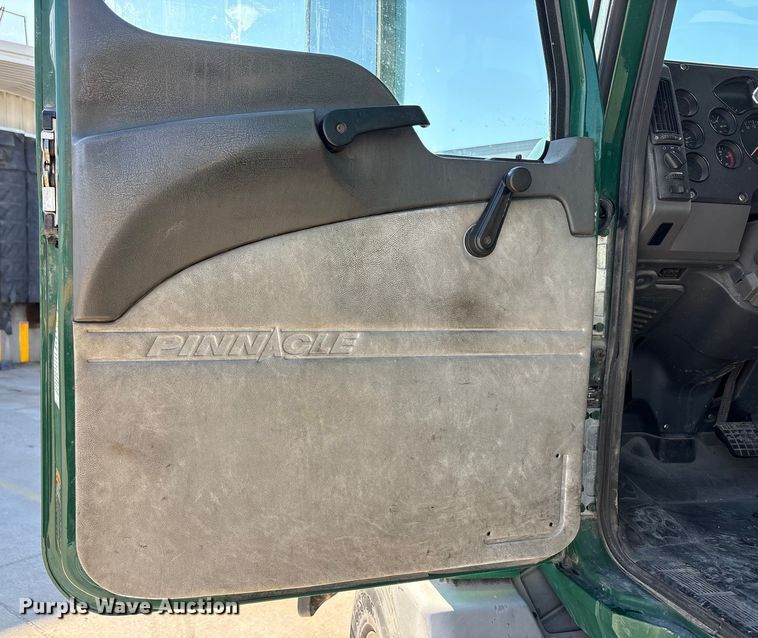 image for item FG1015 2016 Mack CXU613 semi truck