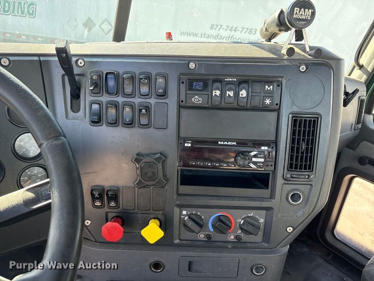 image for item FG1015 2016 Mack CXU613 semi truck