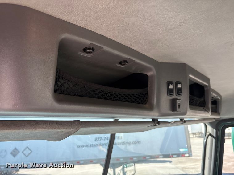 image for item FG1015 2016 Mack CXU613 semi truck