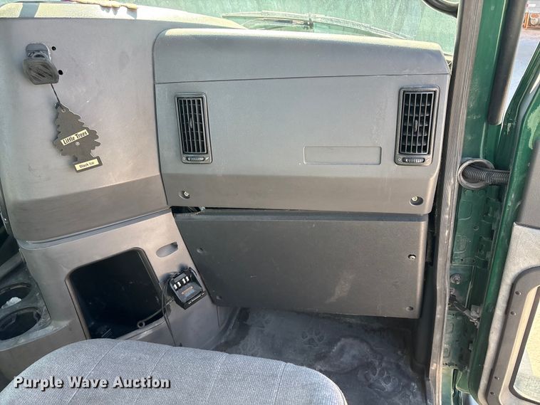 image for item FG1015 2016 Mack CXU613 semi truck