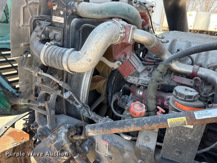 image for item FG1015 2016 Mack CXU613 semi truck