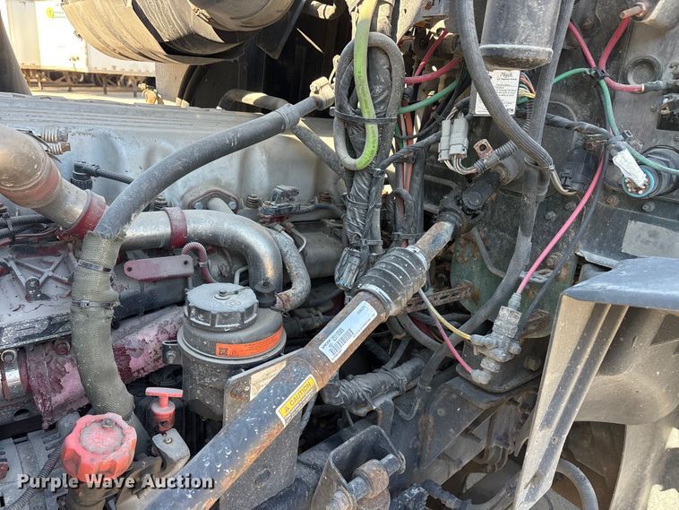 image for item FG1015 2016 Mack CXU613 semi truck