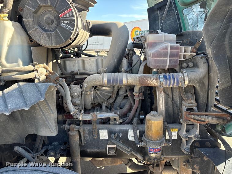 image for item FG1015 2016 Mack CXU613 semi truck