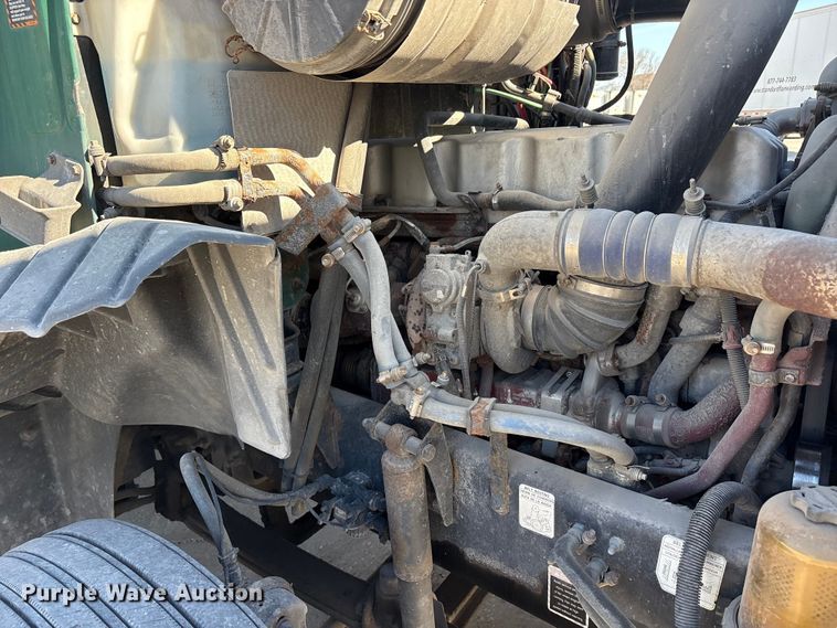 image for item FG1015 2016 Mack CXU613 semi truck