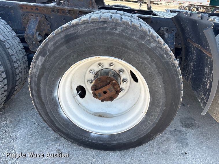 image for item FG1015 2016 Mack CXU613 semi truck