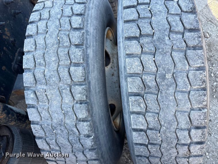 image for item FG1015 2016 Mack CXU613 semi truck