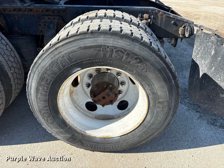 image for item FG1015 2016 Mack CXU613 semi truck