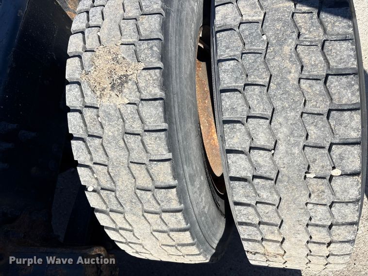 image for item FG1015 2016 Mack CXU613 semi truck