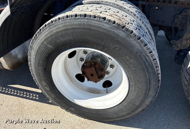 image for item FG1015 2016 Mack CXU613 semi truck