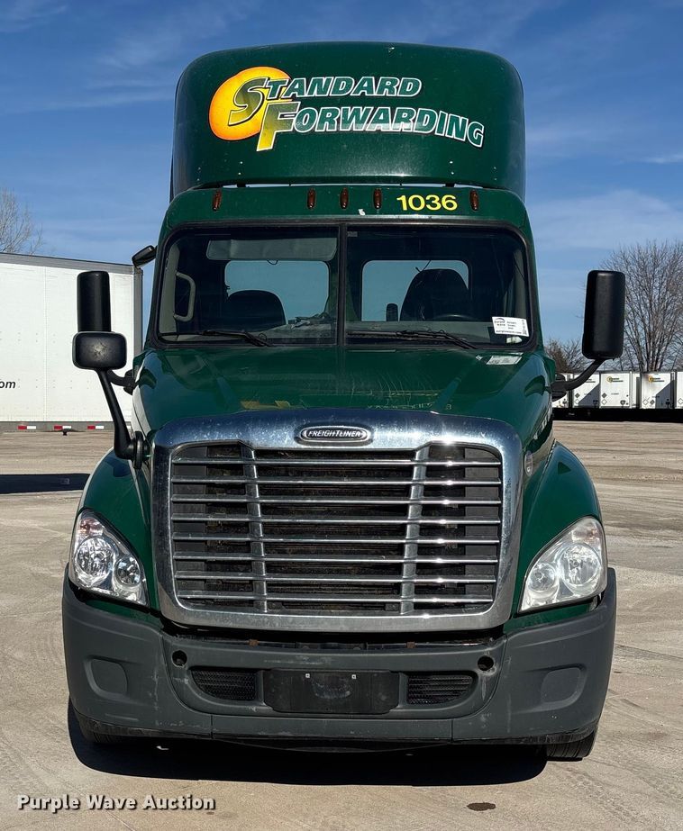 image for item FG1016 2017 Freightliner Cascadia 125 semi truck