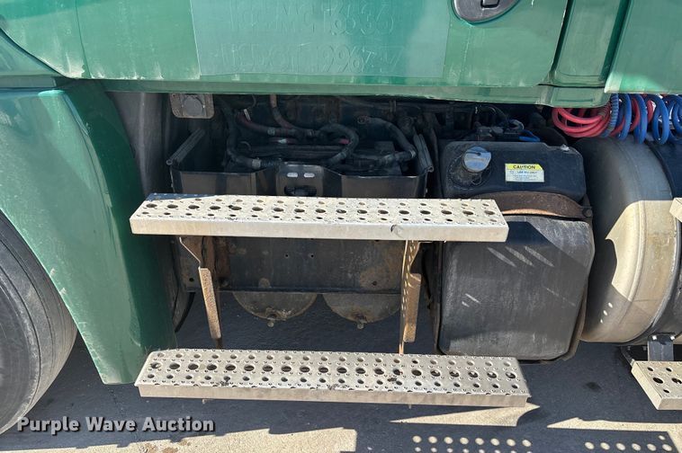 image for item FG1016 2017 Freightliner Cascadia 125 semi truck