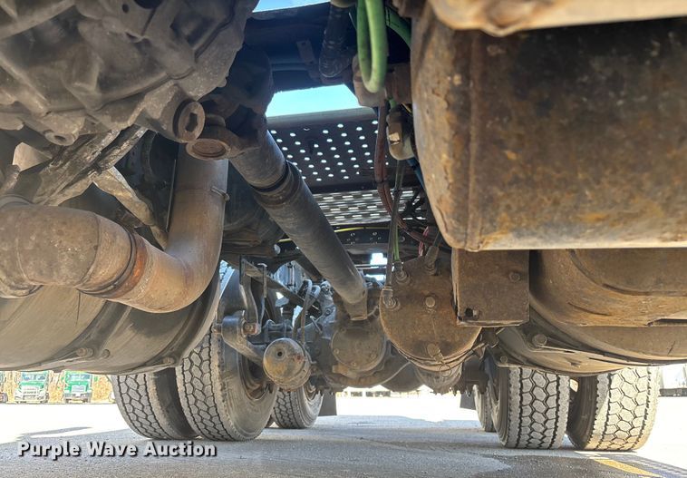 image for item FG1016 2017 Freightliner Cascadia 125 semi truck