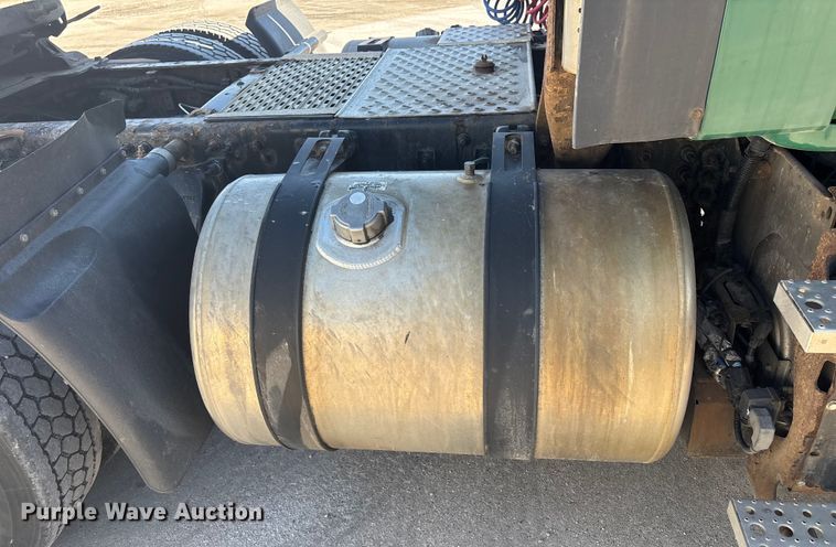 image for item FG1016 2017 Freightliner Cascadia 125 semi truck