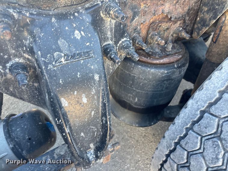 image for item FG1016 2017 Freightliner Cascadia 125 semi truck