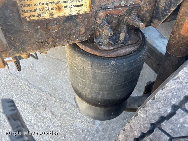 image for item FG1016 2017 Freightliner Cascadia 125 semi truck