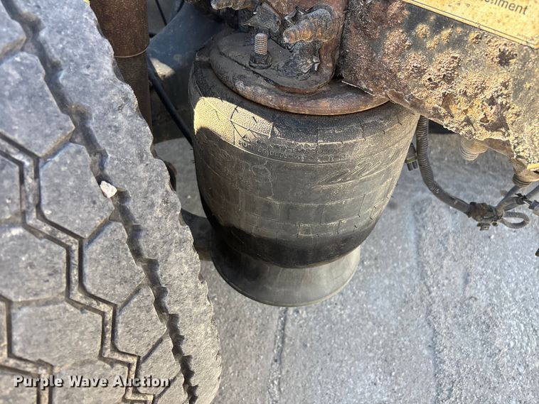 image for item FG1016 2017 Freightliner Cascadia 125 semi truck