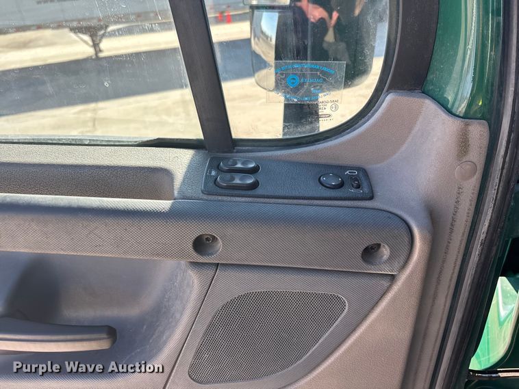 image for item FG1016 2017 Freightliner Cascadia 125 semi truck