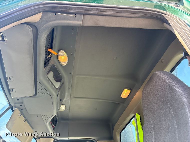 image for item FG1016 2017 Freightliner Cascadia 125 semi truck