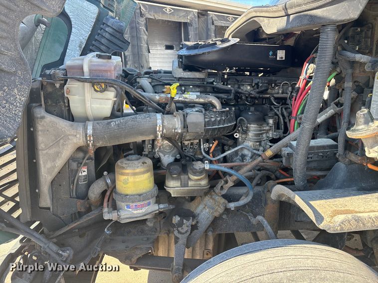 image for item FG1016 2017 Freightliner Cascadia 125 semi truck