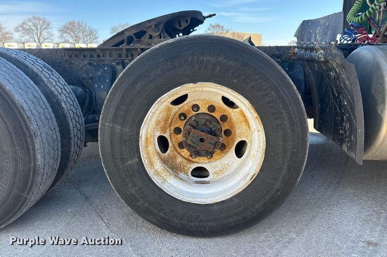 image for item FG1016 2017 Freightliner Cascadia 125 semi truck