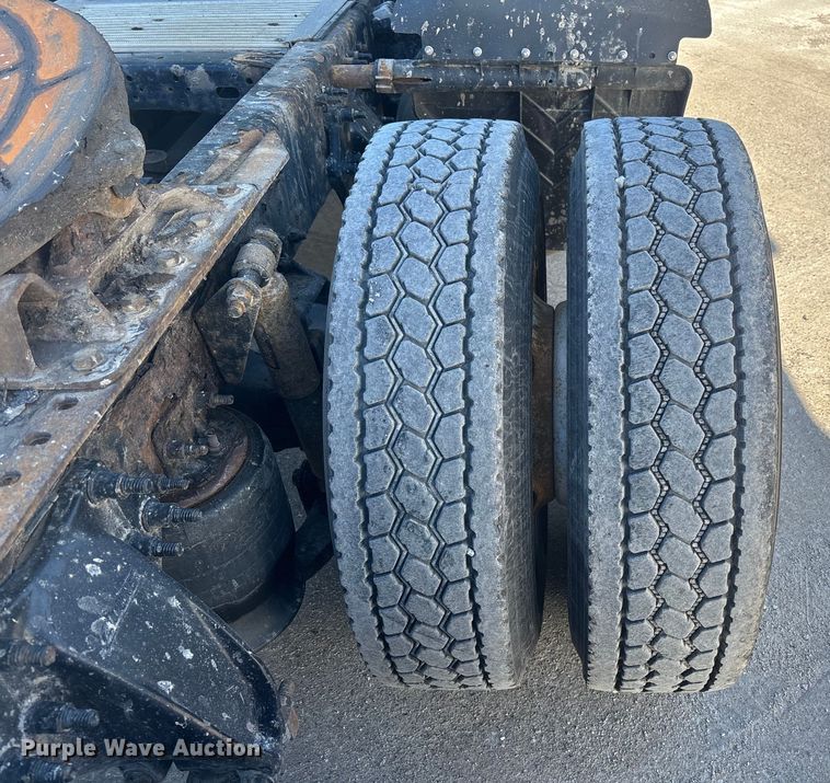 image for item FG1016 2017 Freightliner Cascadia 125 semi truck