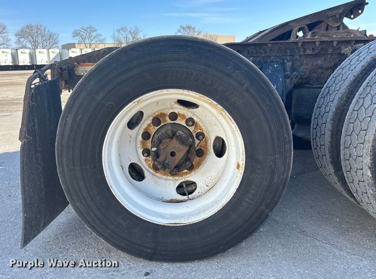 image for item FG1016 2017 Freightliner Cascadia 125 semi truck