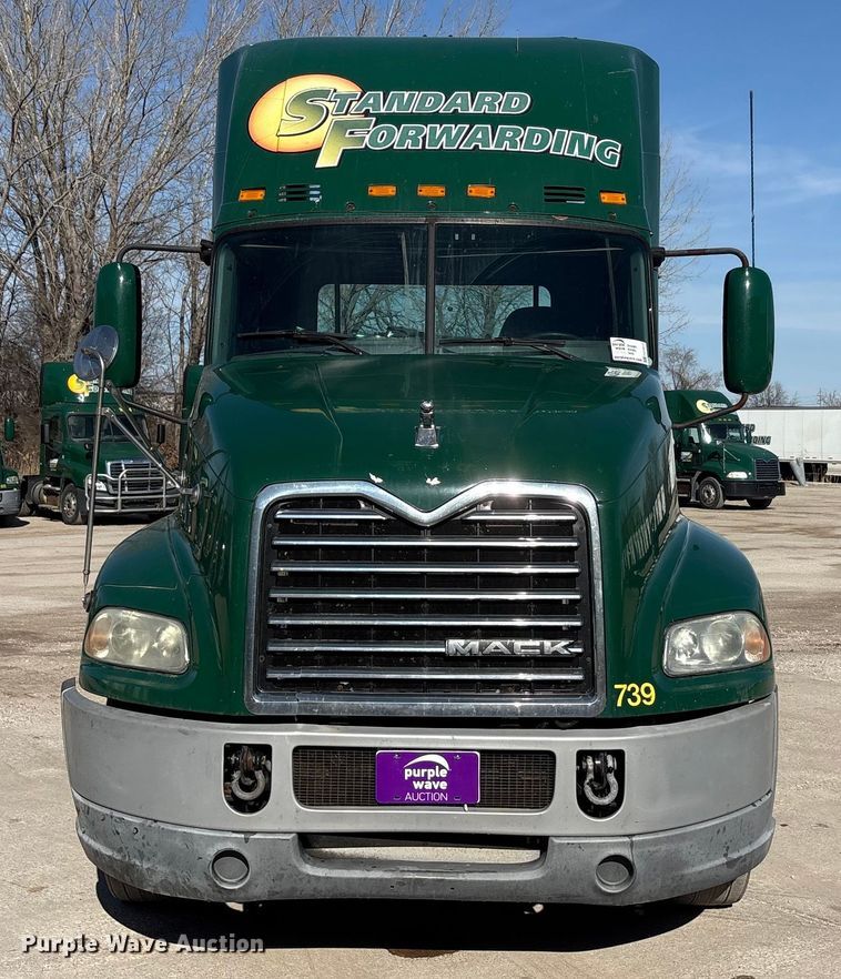 image for item FG1017 2016 Mack CXU613 semi truck