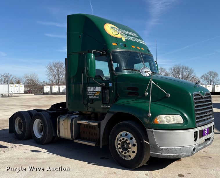 image for item FG1017 2016 Mack CXU613 semi truck