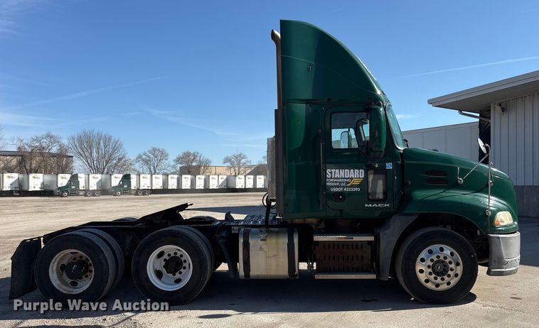 image for item FG1017 2016 Mack CXU613 semi truck