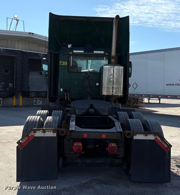 image for item FG1017 2016 Mack CXU613 semi truck