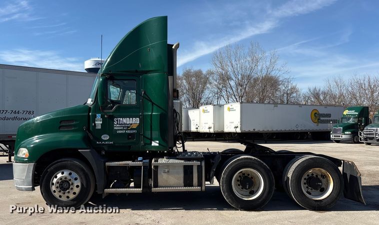 image for item FG1017 2016 Mack CXU613 semi truck