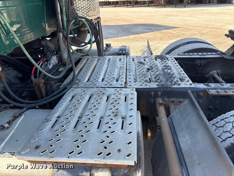 image for item FG1017 2016 Mack CXU613 semi truck