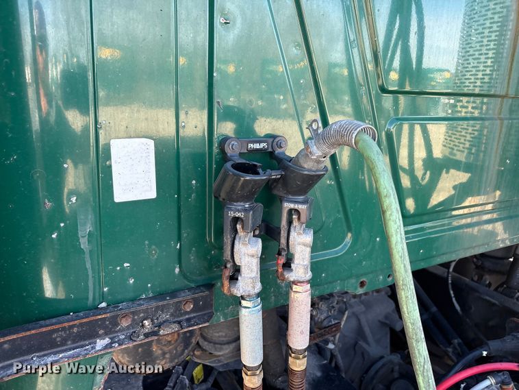 image for item FG1017 2016 Mack CXU613 semi truck