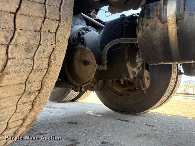 image for item FG1017 2016 Mack CXU613 semi truck