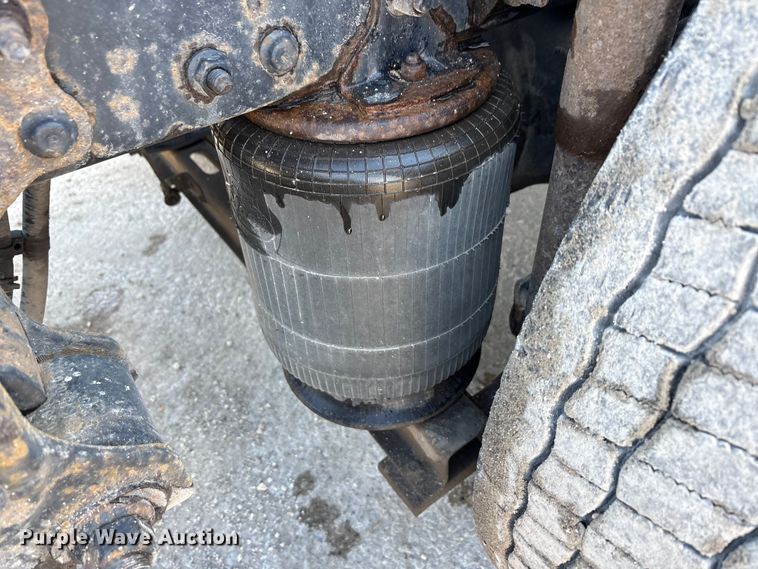 image for item FG1017 2016 Mack CXU613 semi truck