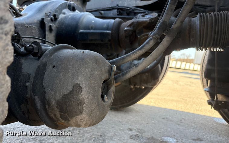 image for item FG1017 2016 Mack CXU613 semi truck