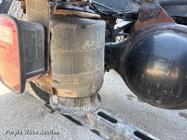 image for item FG1017 2016 Mack CXU613 semi truck